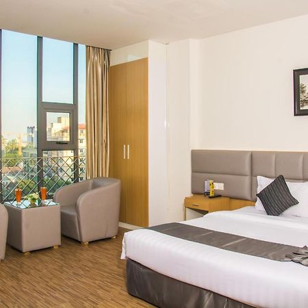 Botahtaung Hotel Янгон Екстериор снимка