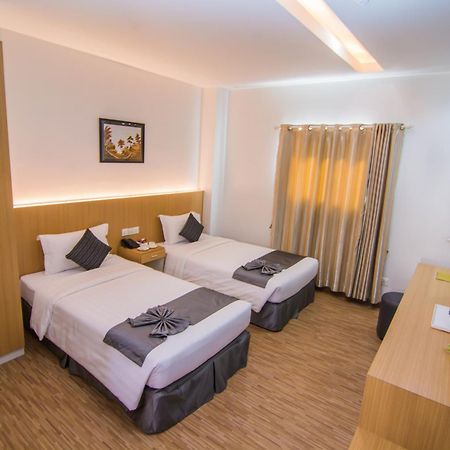 Botahtaung Hotel Янгон Екстериор снимка