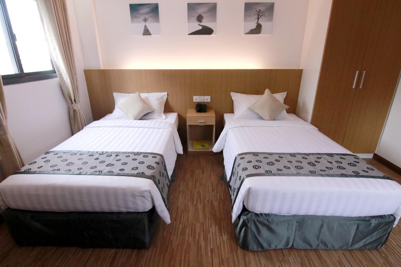 Botahtaung Hotel Янгон Екстериор снимка