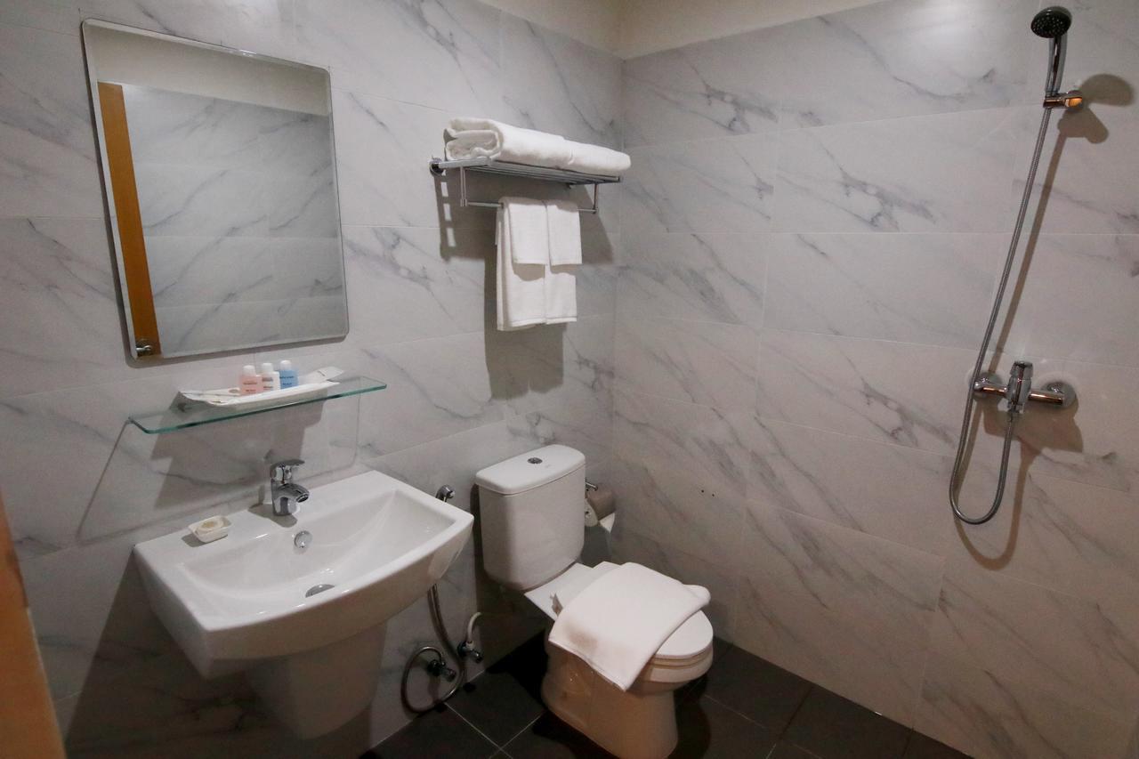 Botahtaung Hotel Янгон Екстериор снимка