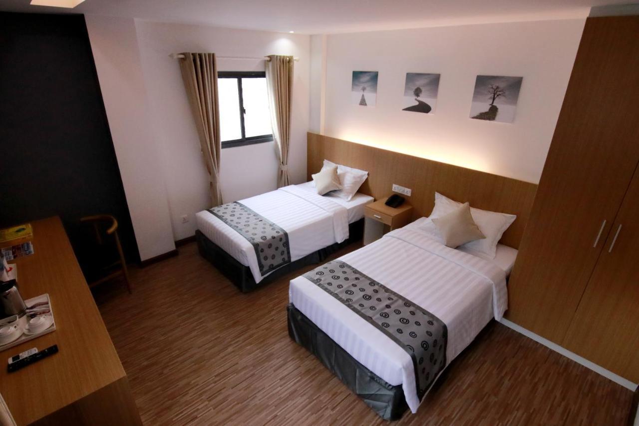 Botahtaung Hotel Янгон Екстериор снимка