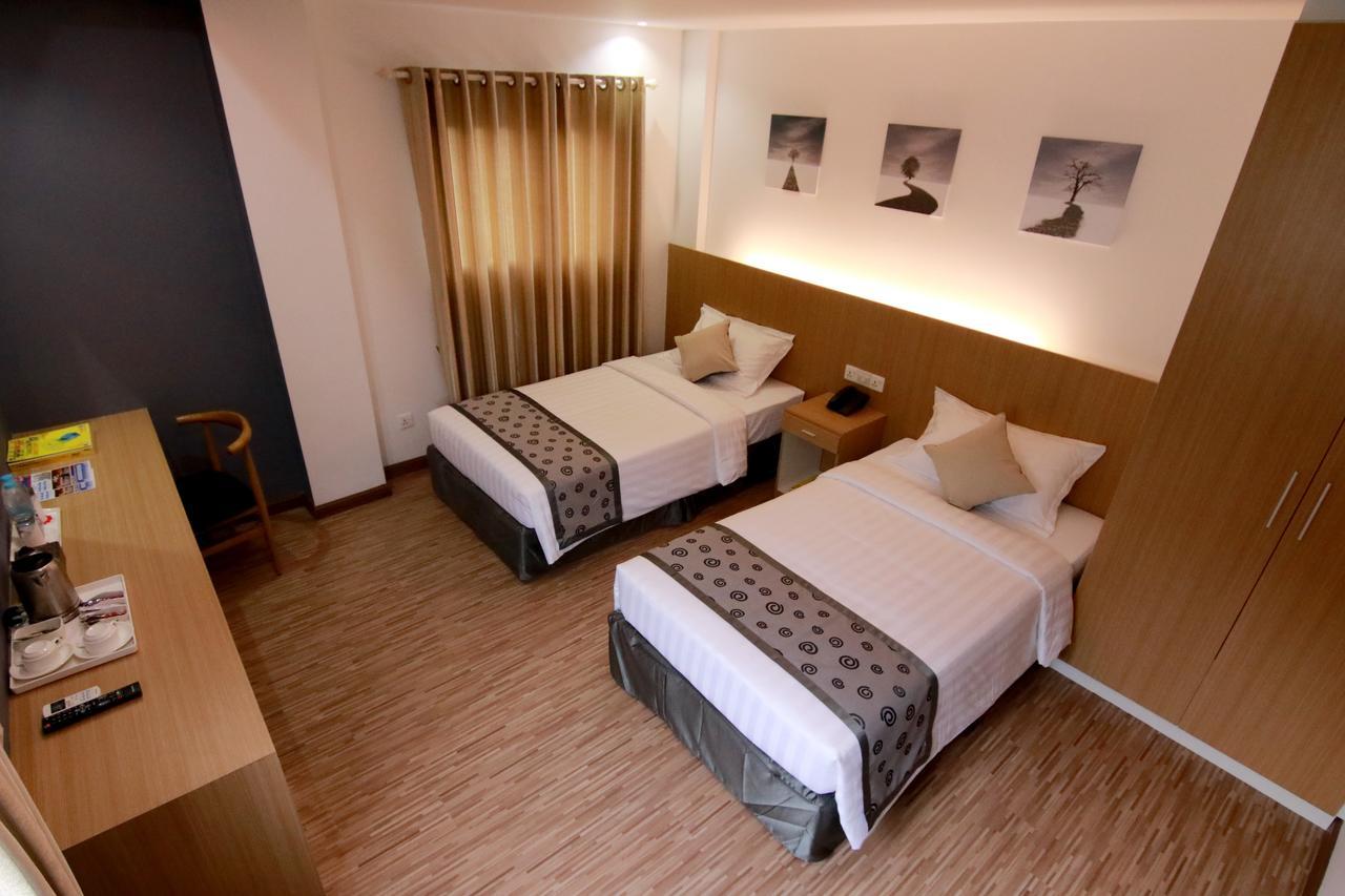Botahtaung Hotel Янгон Екстериор снимка