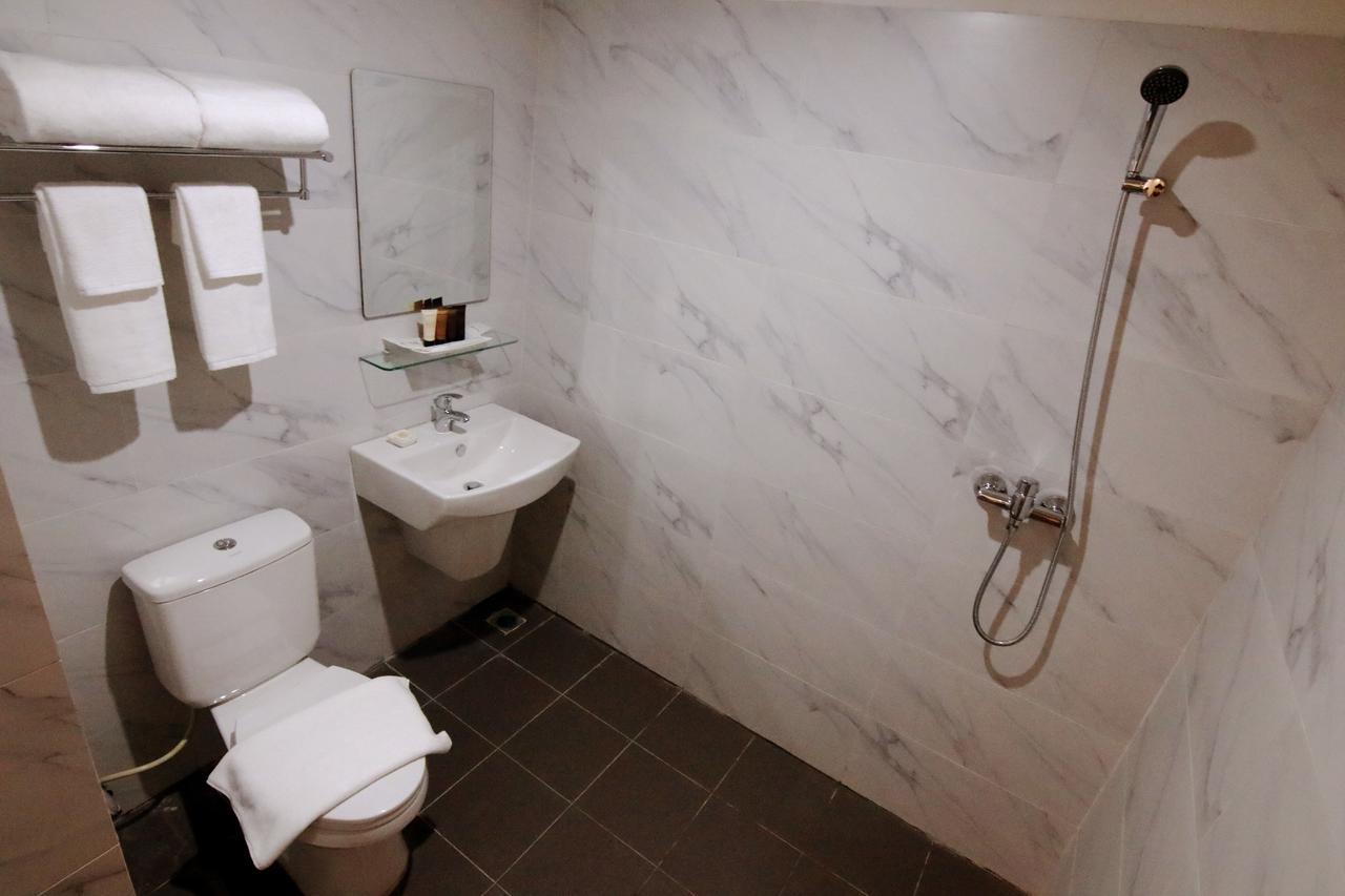 Botahtaung Hotel Янгон Екстериор снимка