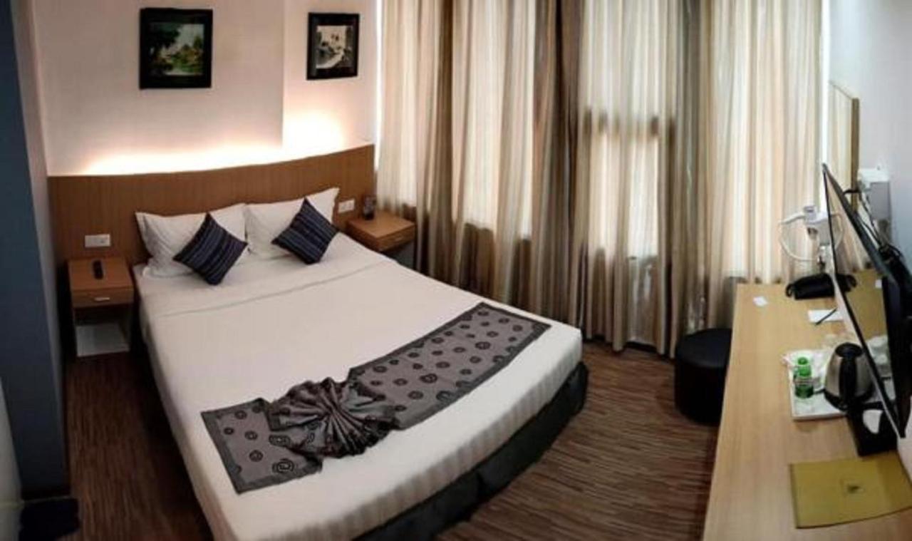 Botahtaung Hotel Янгон Екстериор снимка