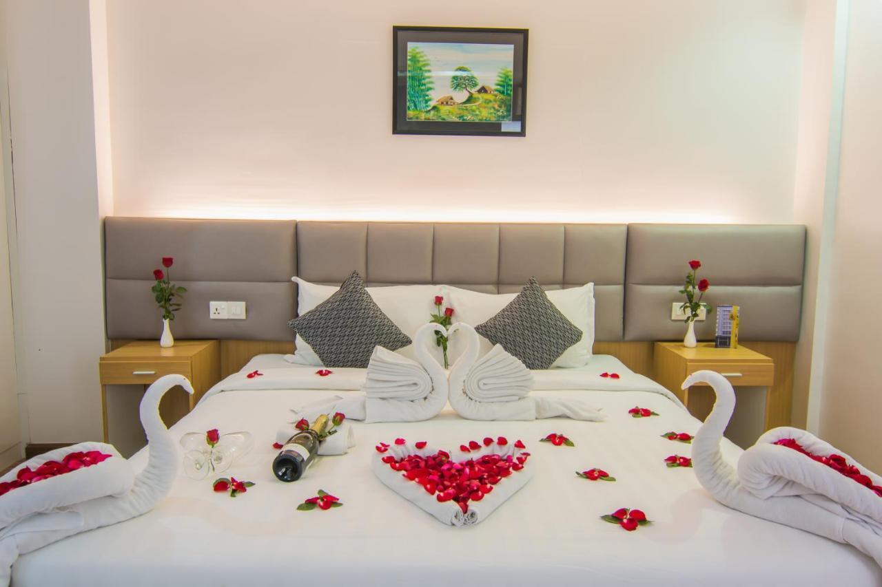 Botahtaung Hotel Янгон Екстериор снимка