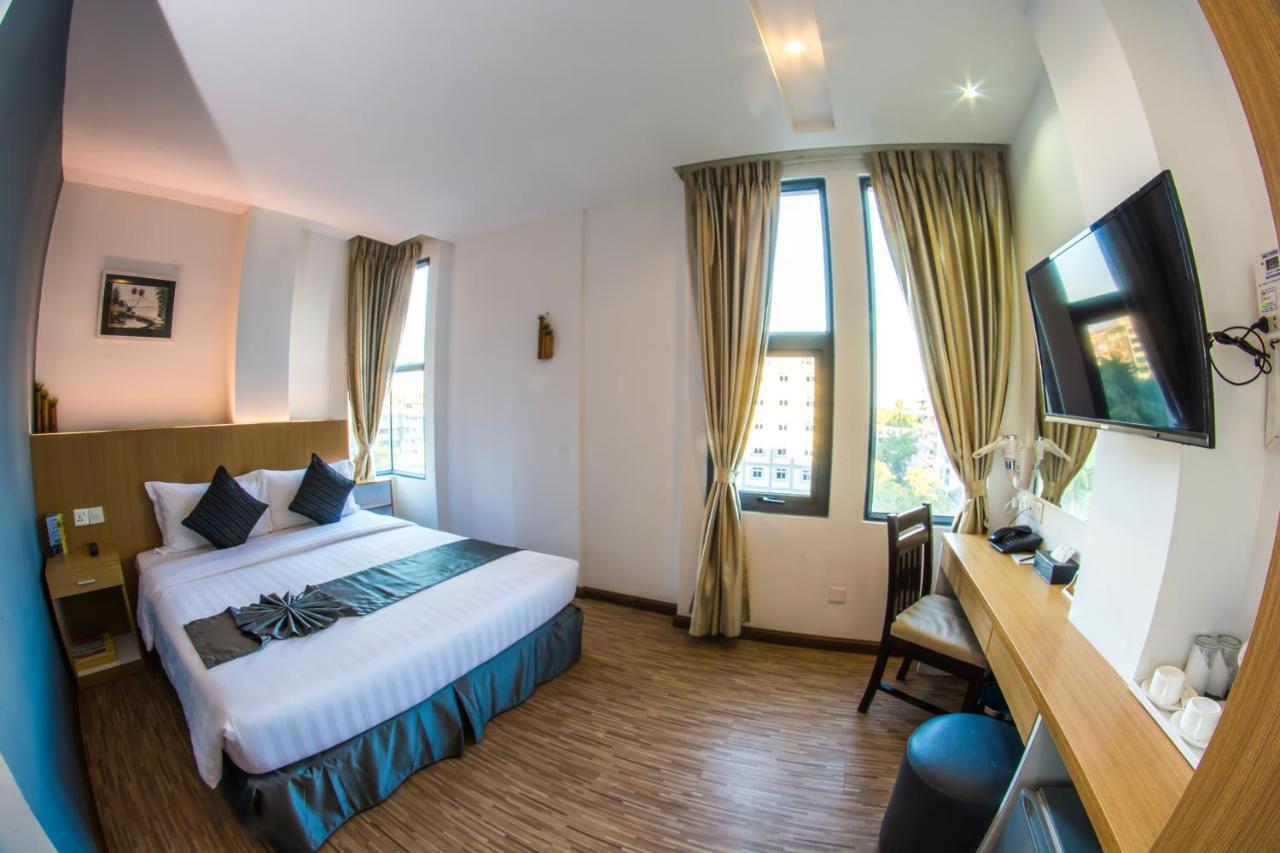Botahtaung Hotel Янгон Екстериор снимка