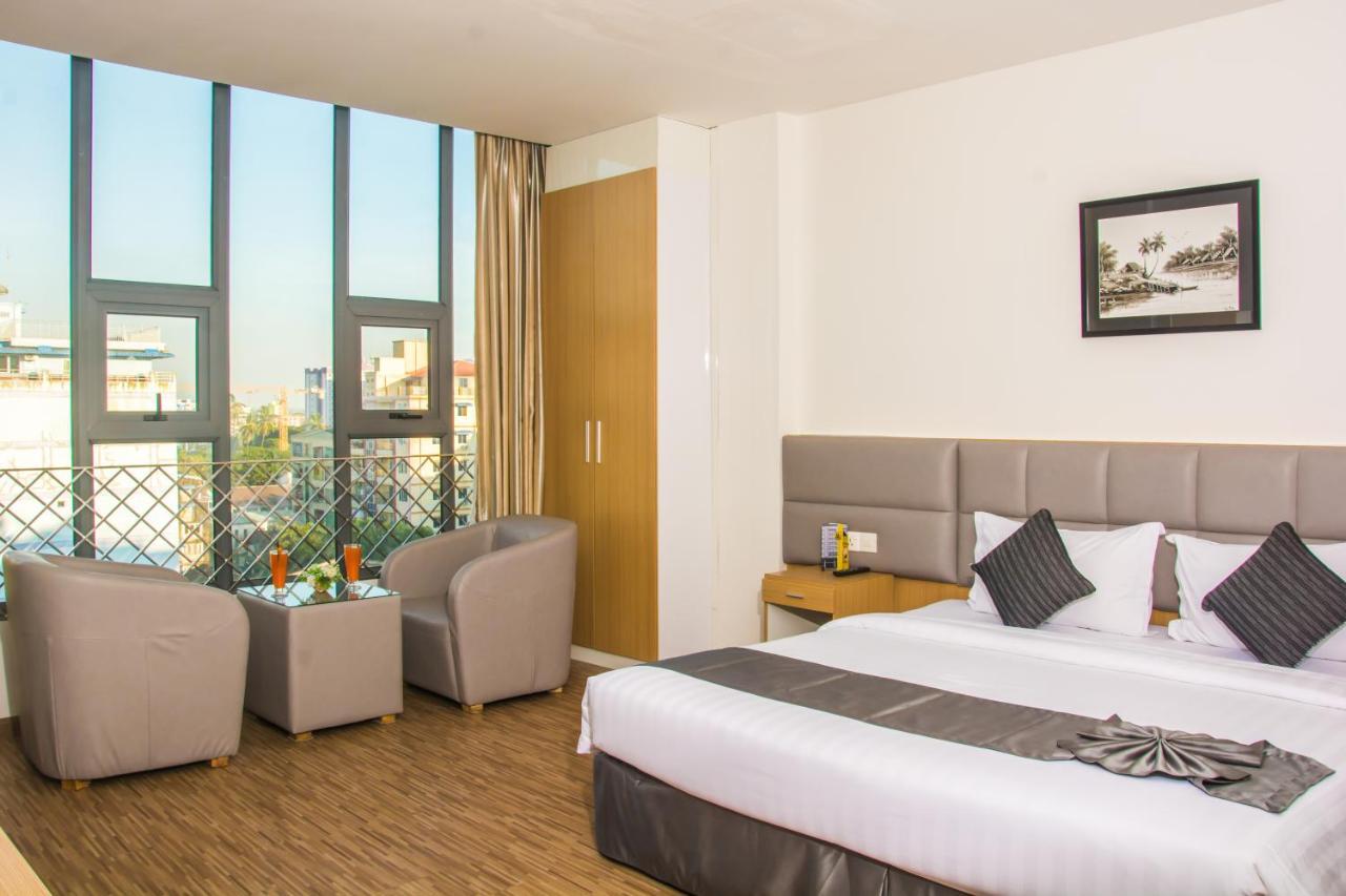 Botahtaung Hotel Янгон Екстериор снимка