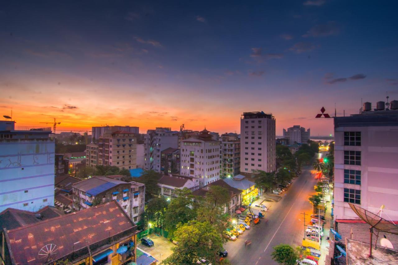 Botahtaung Hotel Янгон Екстериор снимка