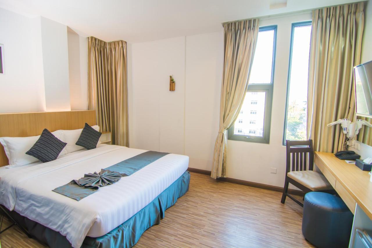 Botahtaung Hotel Янгон Екстериор снимка
