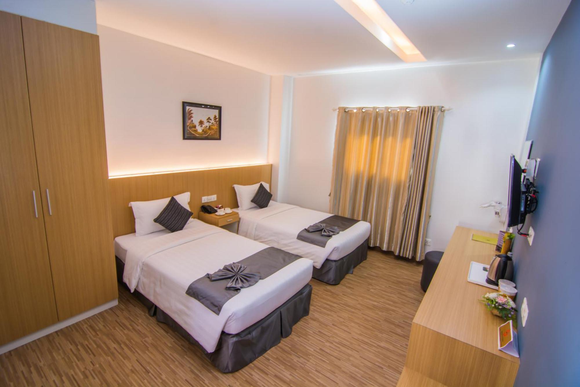 Botahtaung Hotel Янгон Екстериор снимка