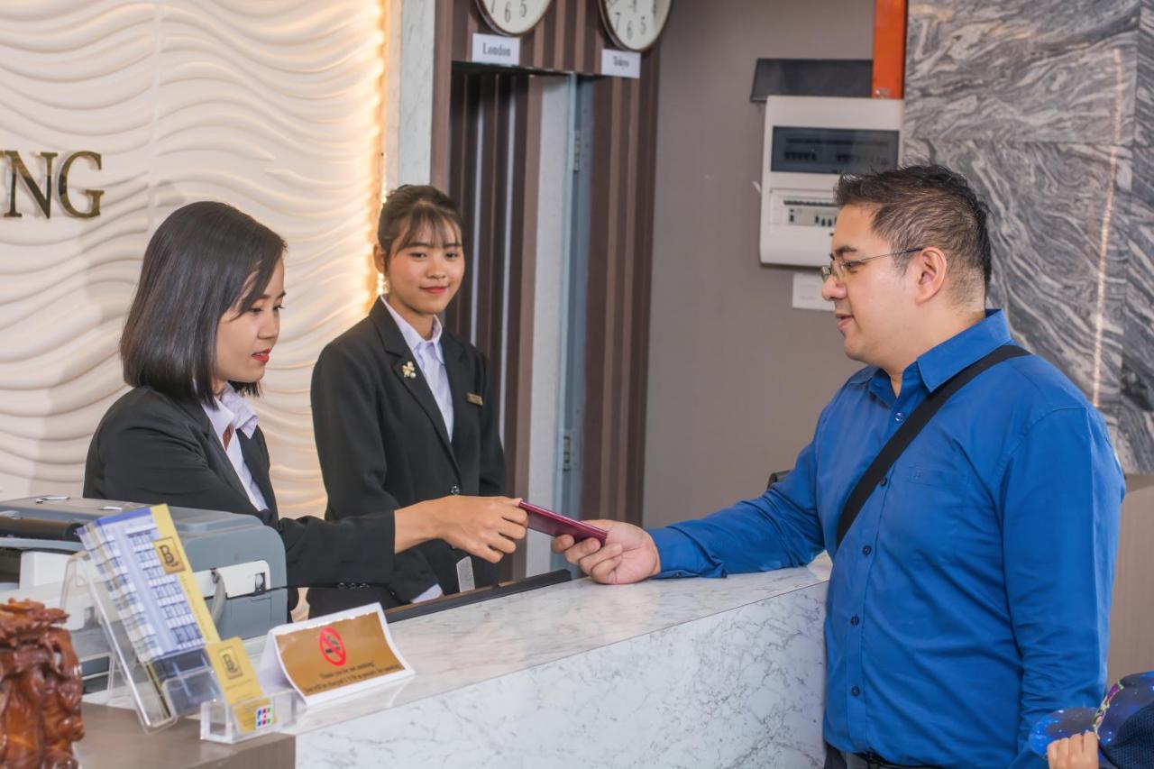 Botahtaung Hotel Янгон Екстериор снимка