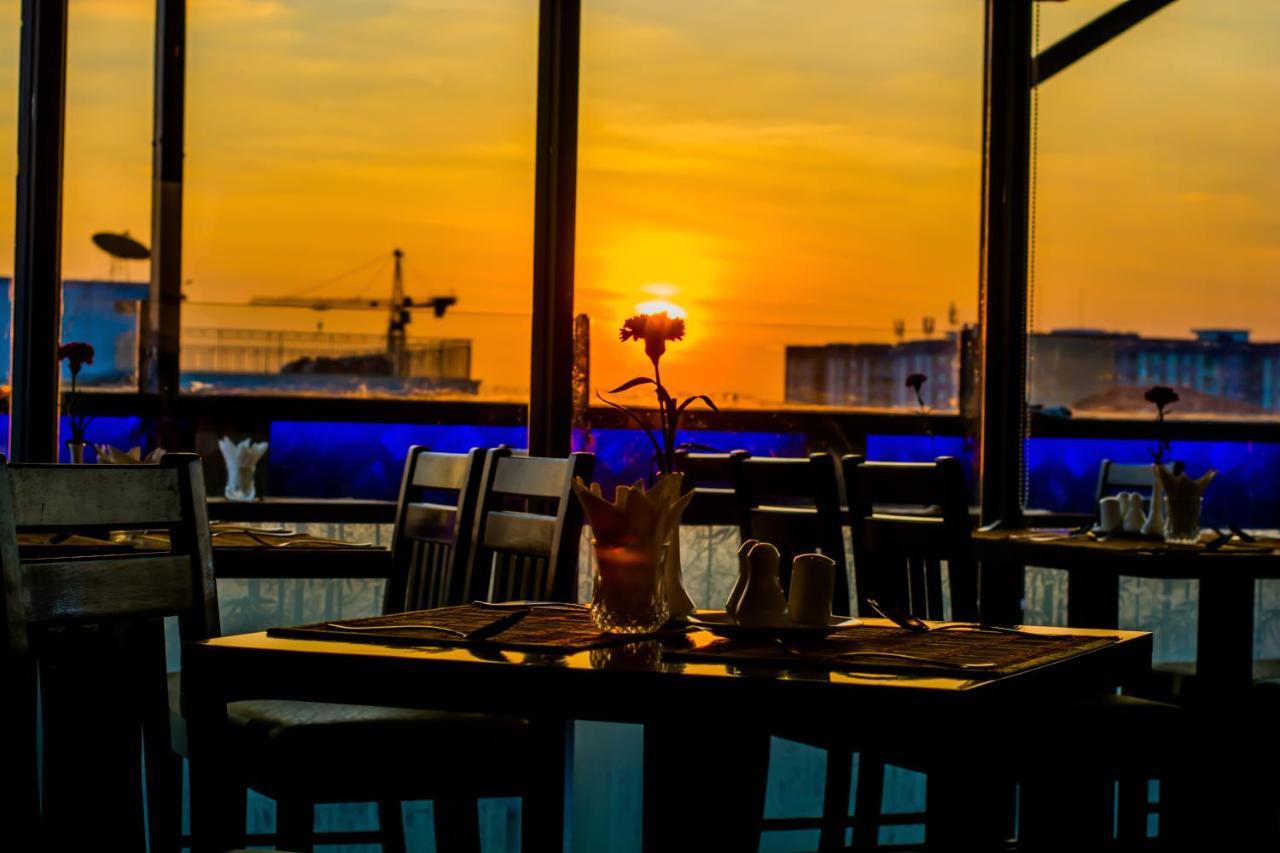 Botahtaung Hotel Янгон Екстериор снимка